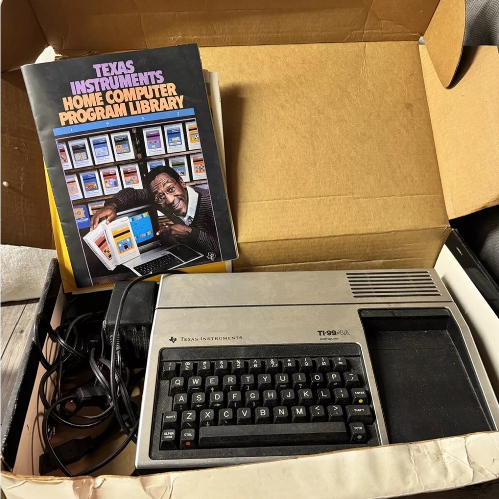 Vintage Texas Instruments TI-99-4A Home Computer w/games, reference guide Tested - Picture 3 of 13